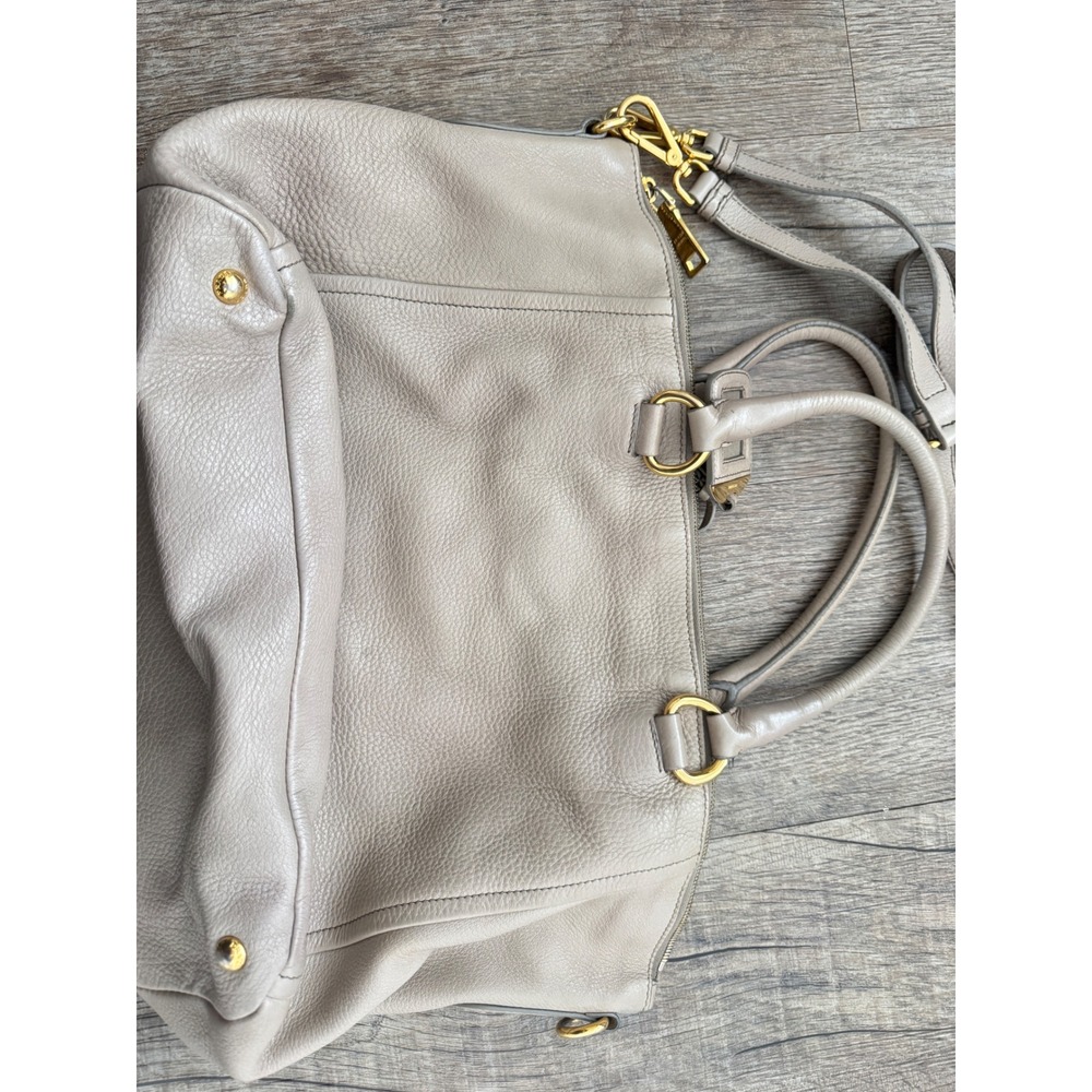 100% AuthenticPrada Vitello Phenix Argilla Grey  Leather Tote Bag Gold Hardware - Picture 4 of 5